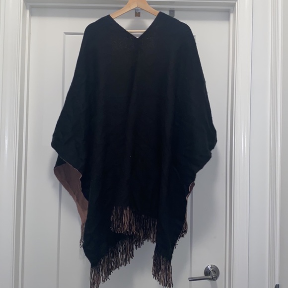 NWT! Vince Camuto Fringe Poncho - Black and Pink - Picture 3 of 3